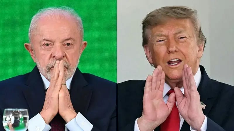 Montagem com duas fotos: à esquerda, o presidente Lula com as mãos unidas diante do rosto; à direita, o presidente Donald Trump gesticulando com as duas mãos enquanto fala