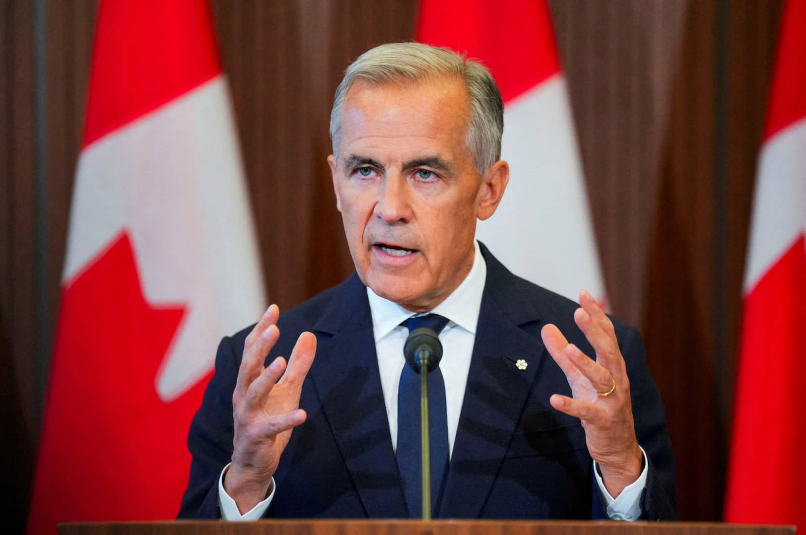 Bandeiras do Canadá e da União Europeia lado a lado