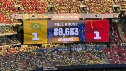 Placar do estádio mostra Brasil 1 x 1 Marrocos e público de 80.663 na Copa do Mundo de 2026