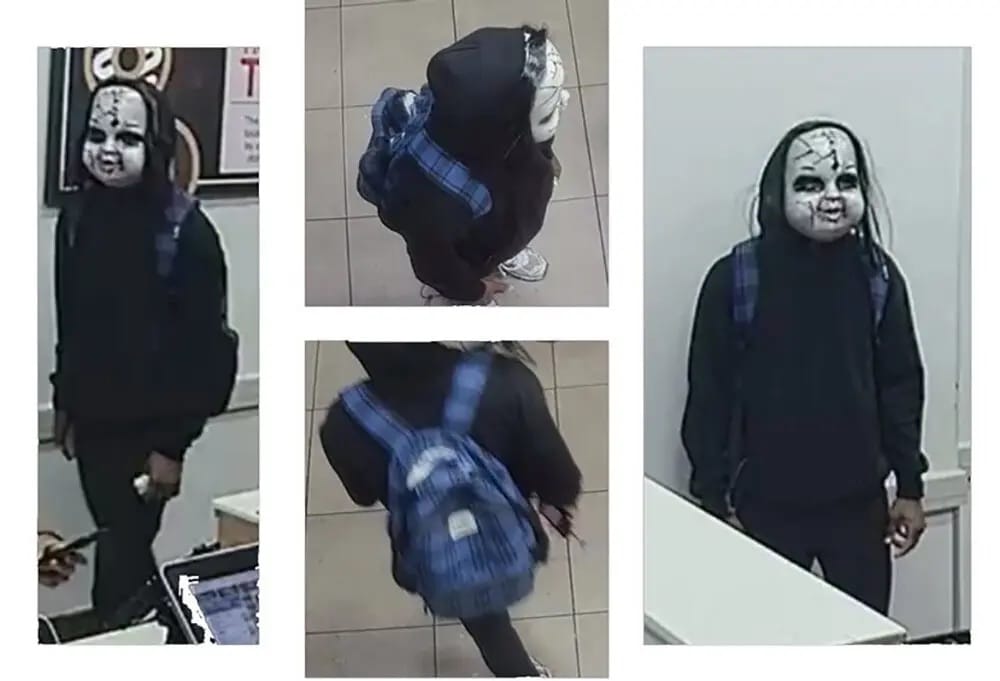 Montagem com quatro imagens de câmera de segurança mostrando pessoa de moletom escuro, mochila xadrez azul e máscara branca de boneco